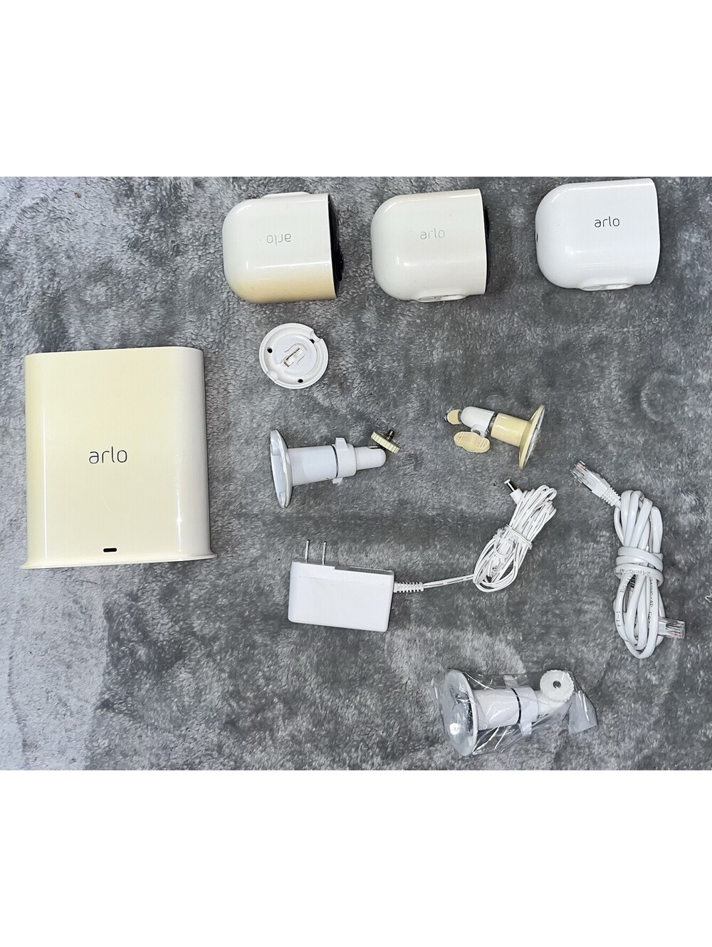 Arlo Ultra 4K UHD Wireless Security Camera Kit 3-Pack VMS5541C-100NAS - White -